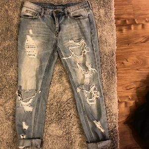 SHREDDED GIRLFRIEND JEANS